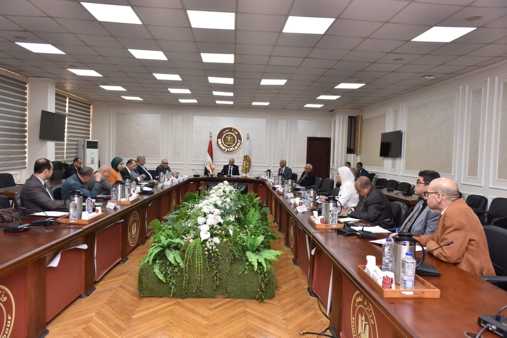 وزير القوى العامله 